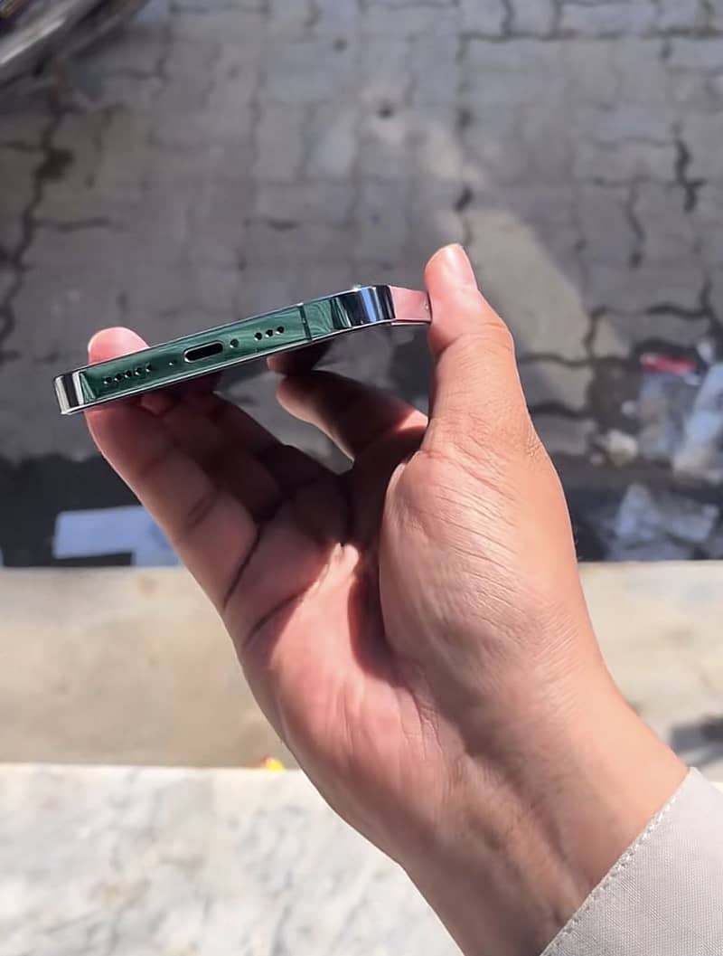 Apple iPhone 13 Pro 2