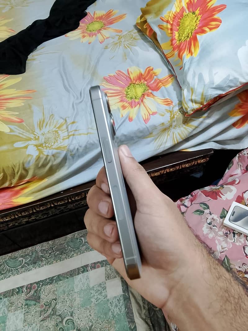 Apple iPhone 15 Pro 4