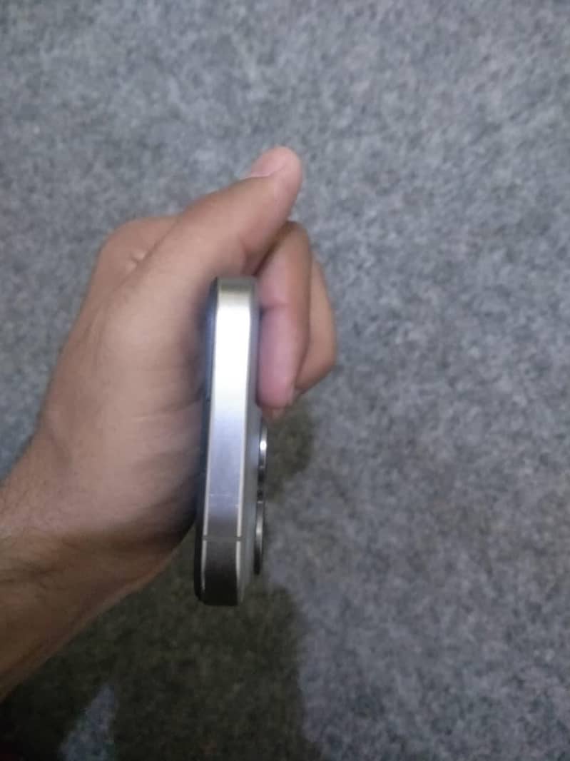 Apple iPhone 15 Pro 1