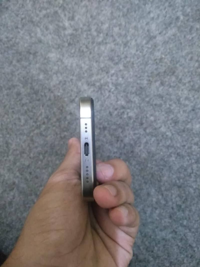 Apple iPhone 15 Pro 4
