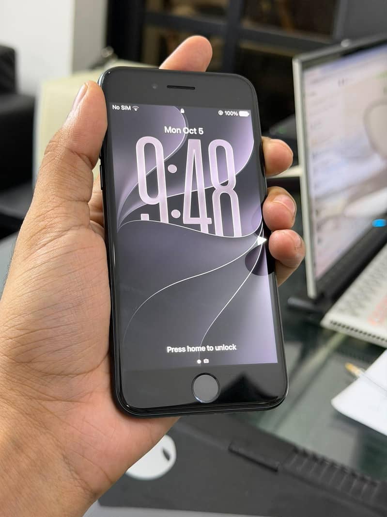 Apple iPhone SE 3rd generation 0