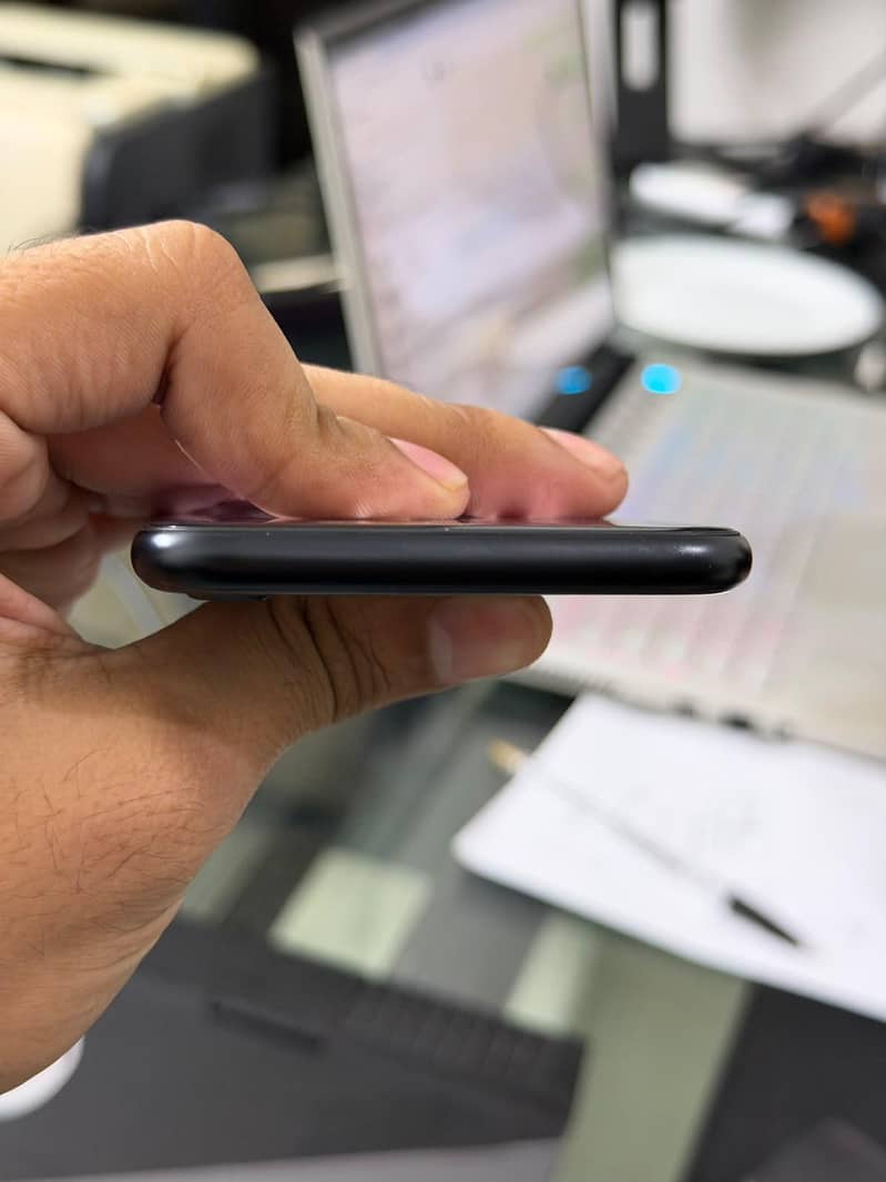 Apple iPhone SE 3rd generation 1