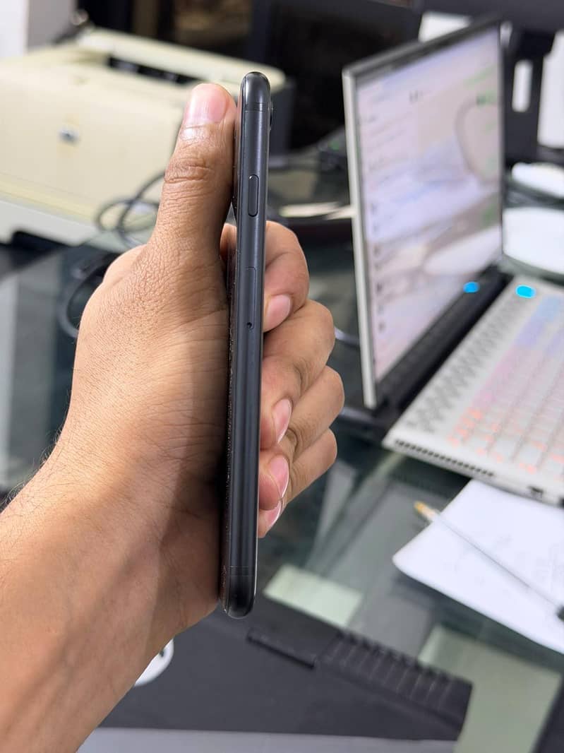 Apple iPhone SE 3rd generation 3