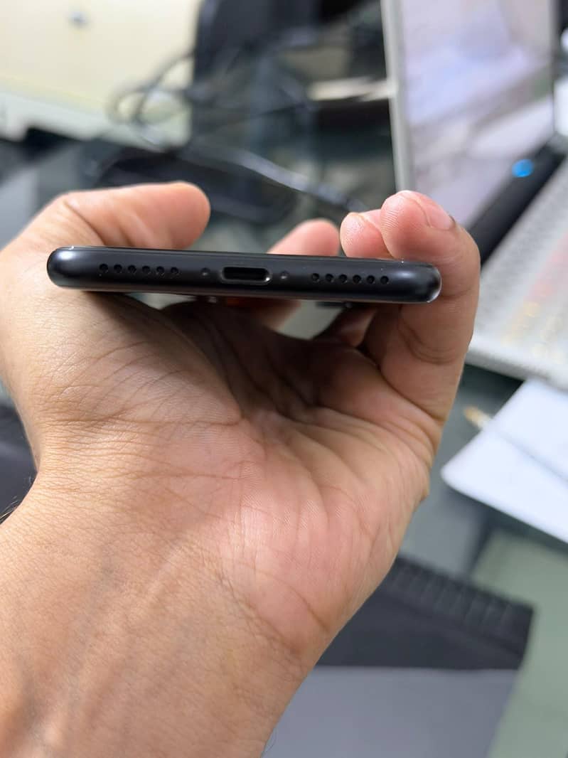 Apple iPhone SE 3rd generation 4