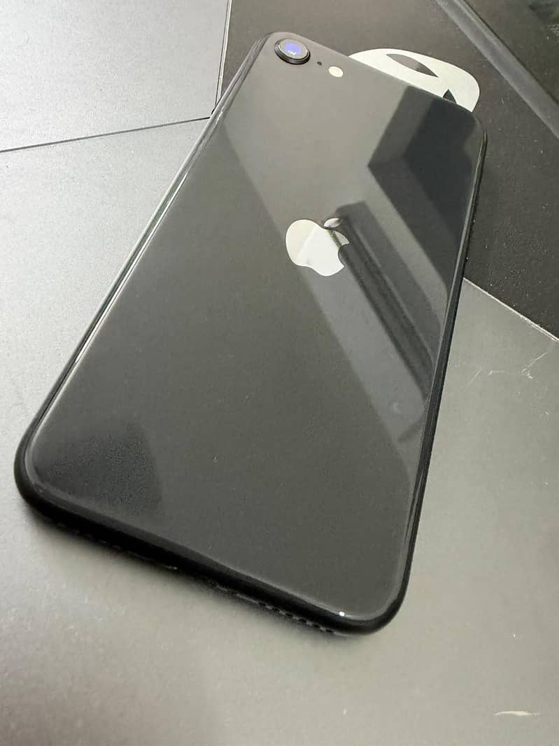 Apple iPhone SE 3rd generation 5