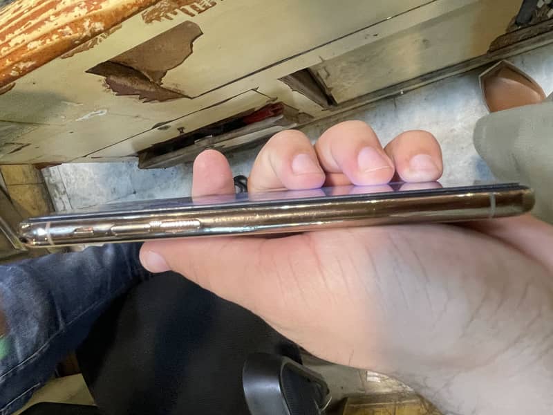 Apple iPhone 11 Pro 1