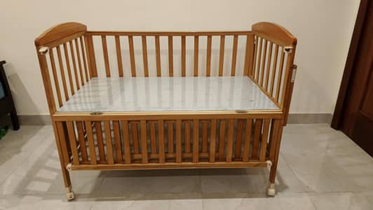 Baby Wooden Crib with Mattress – Locking mechanism Excellent Condition
