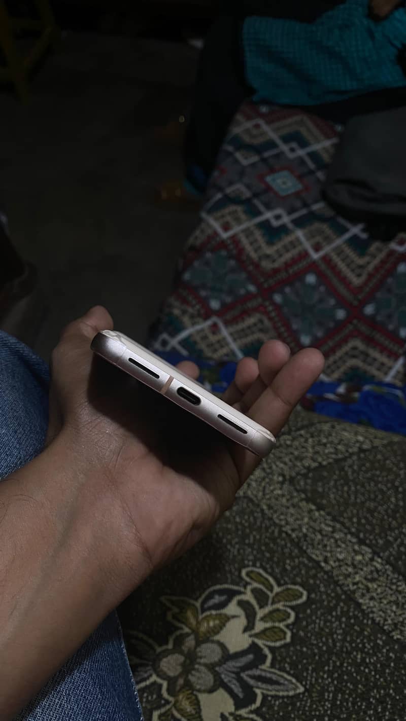 Google Pixel 8 2
