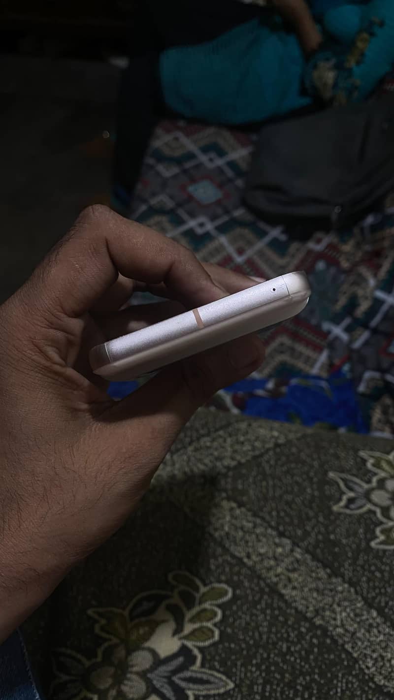 Google Pixel 8 4
