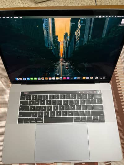 Macbook pro 2019 15' | 32/512 | core i9 | 270 cycles | 10/10 condition