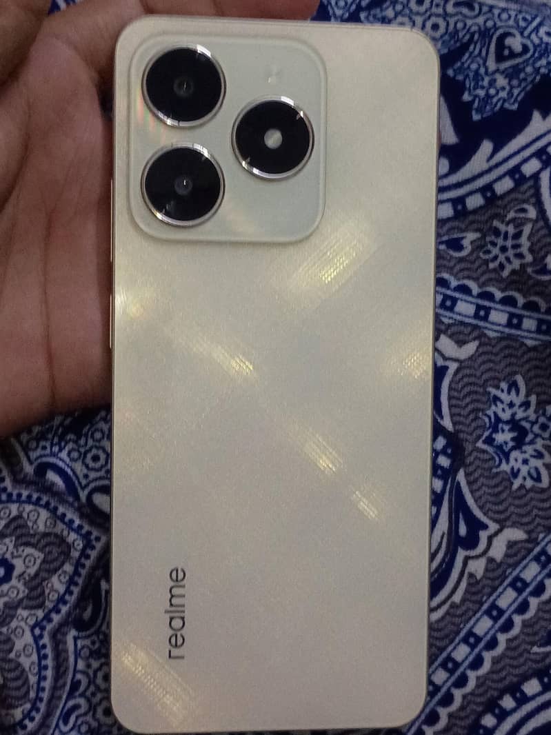 Realme C61 1
