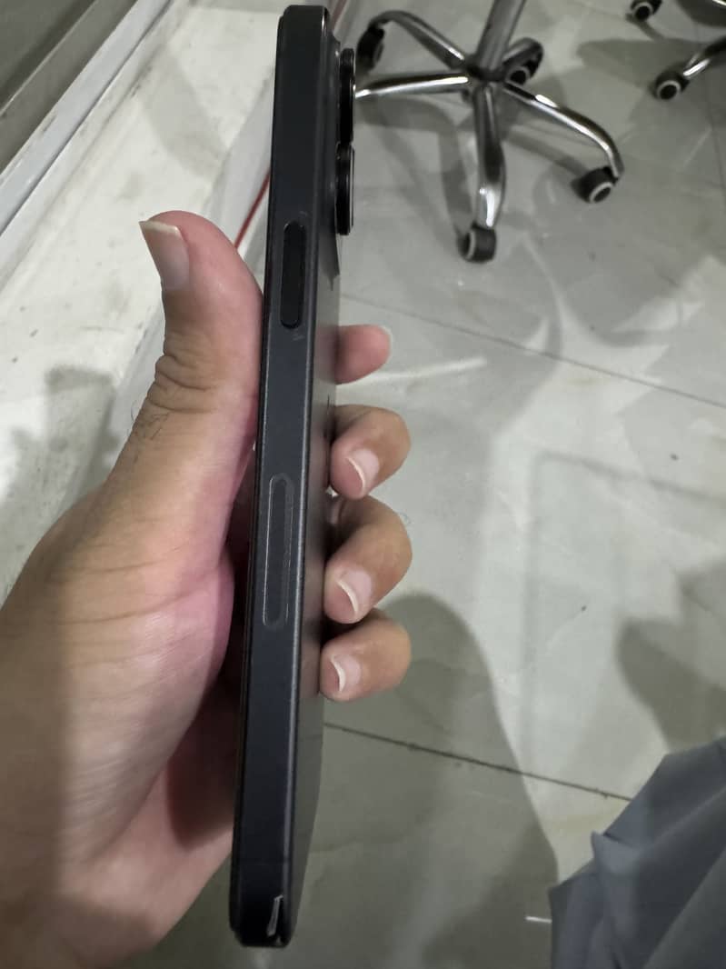 Iphone 15 Pro Max (Black) 3