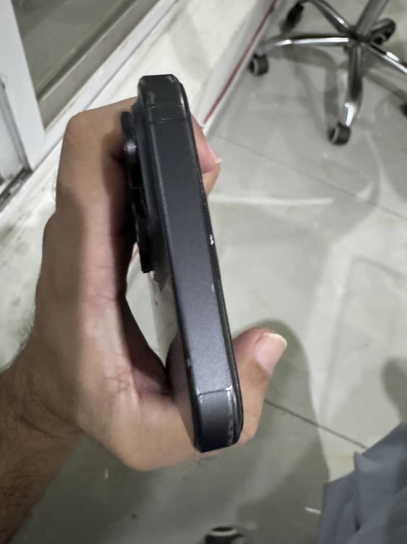 Iphone 15 Pro Max (Black) 5