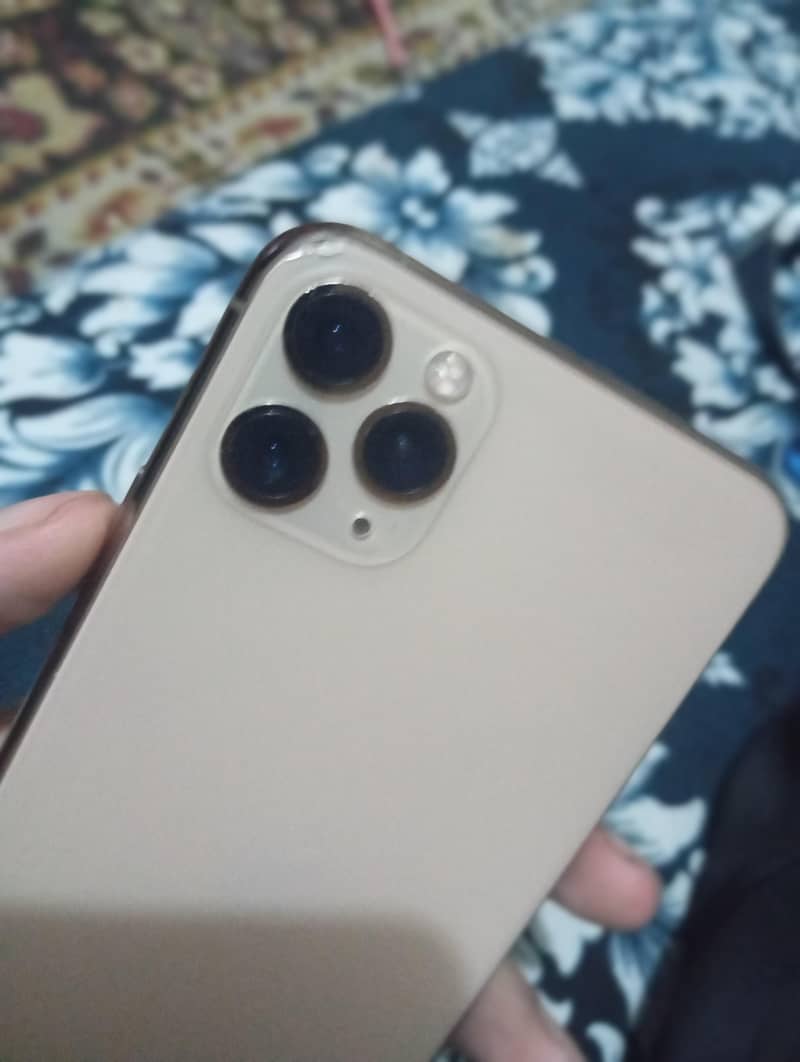 Apple iPhone 11 Pro Max 2