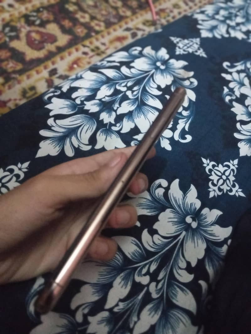 Apple iPhone 11 Pro Max 4