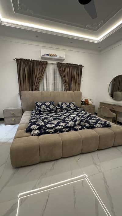 Bed Set With Vanity