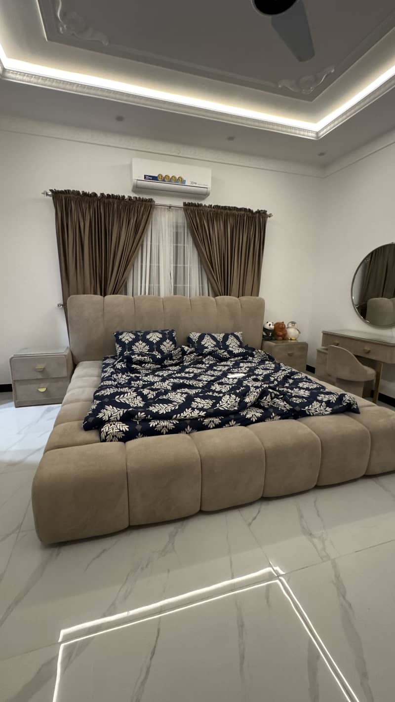 Bubble/Marshmallow Bed Set With Vanity 0