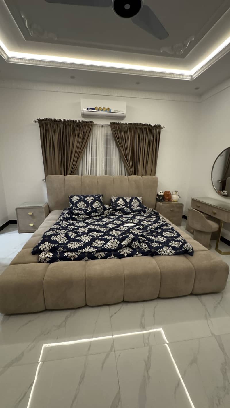 Bubble/Marshmallow Bed Set With Vanity 2