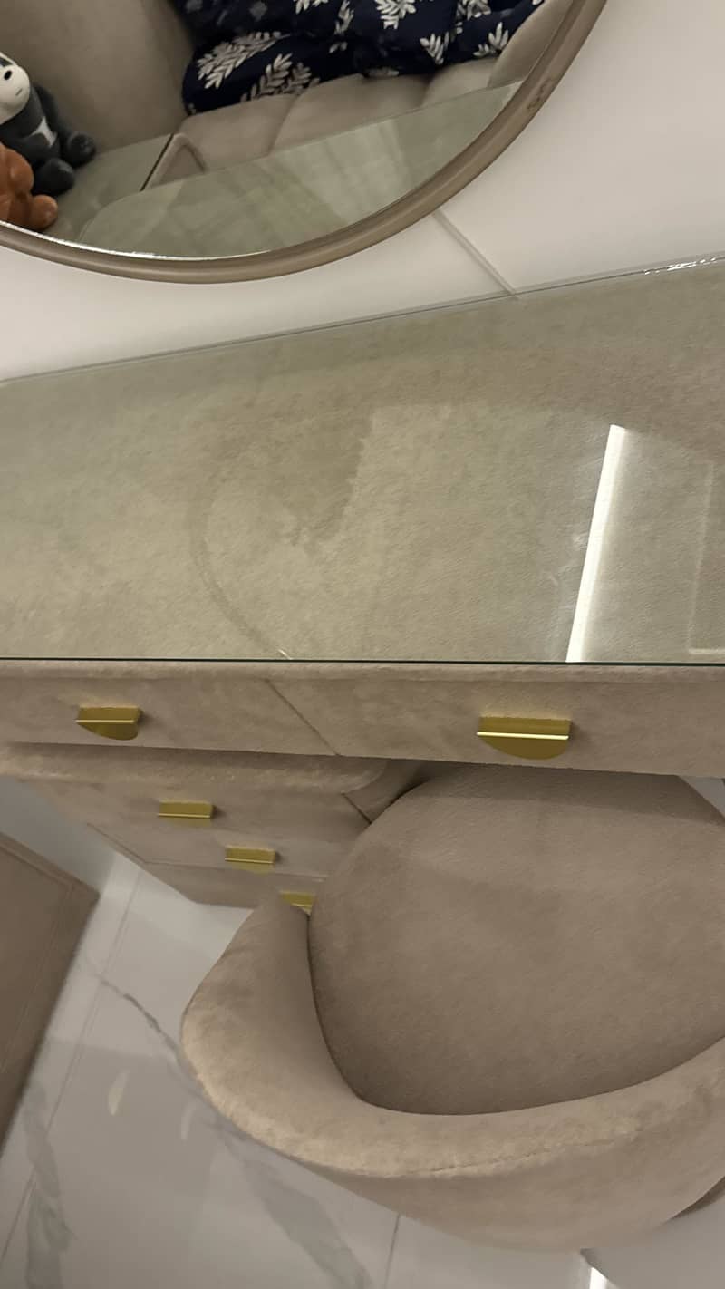 Bubble/Marshmallow Bed Set With Vanity 3