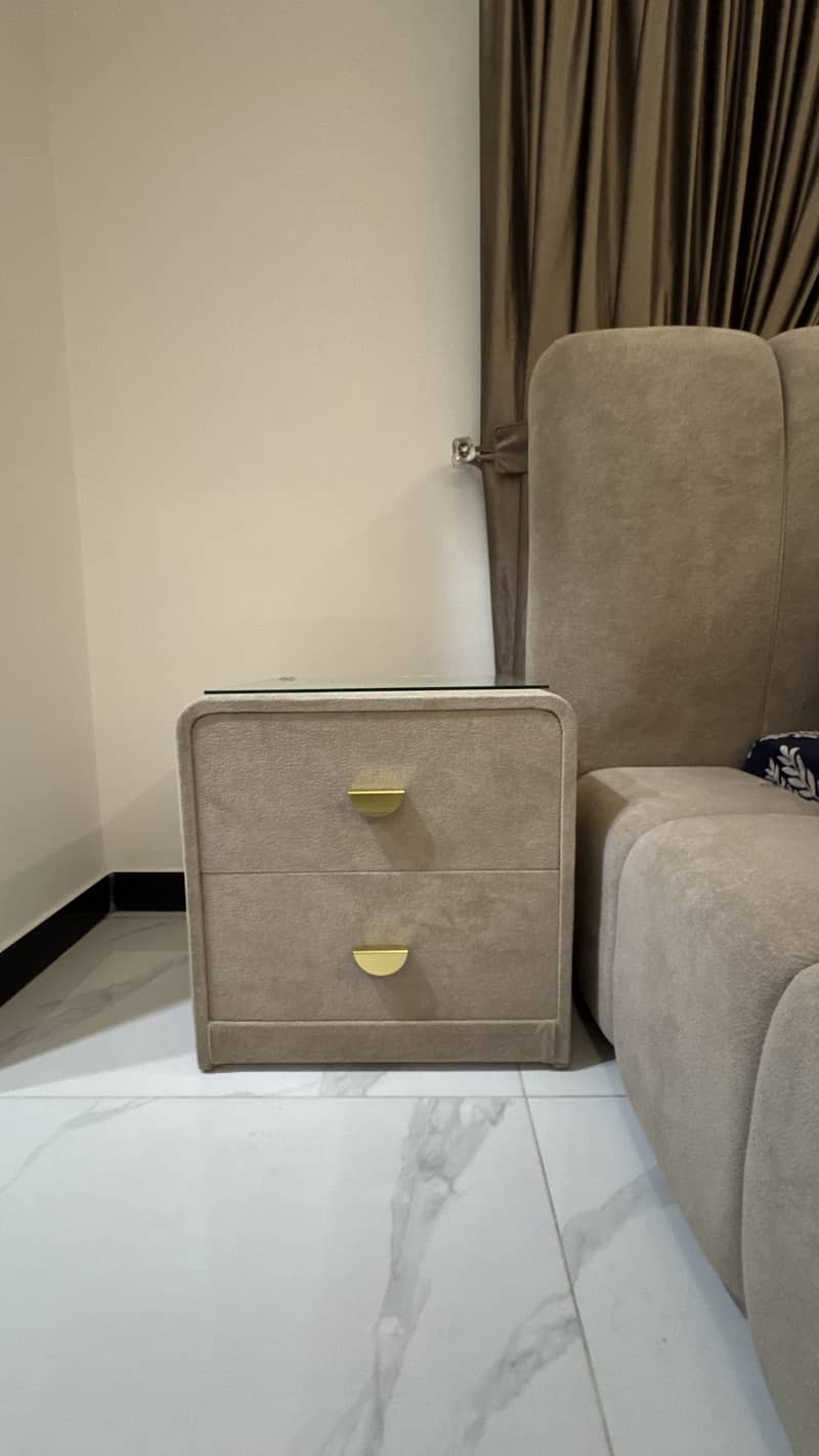 Bubble/Marshmallow Bed Set With Vanity 4