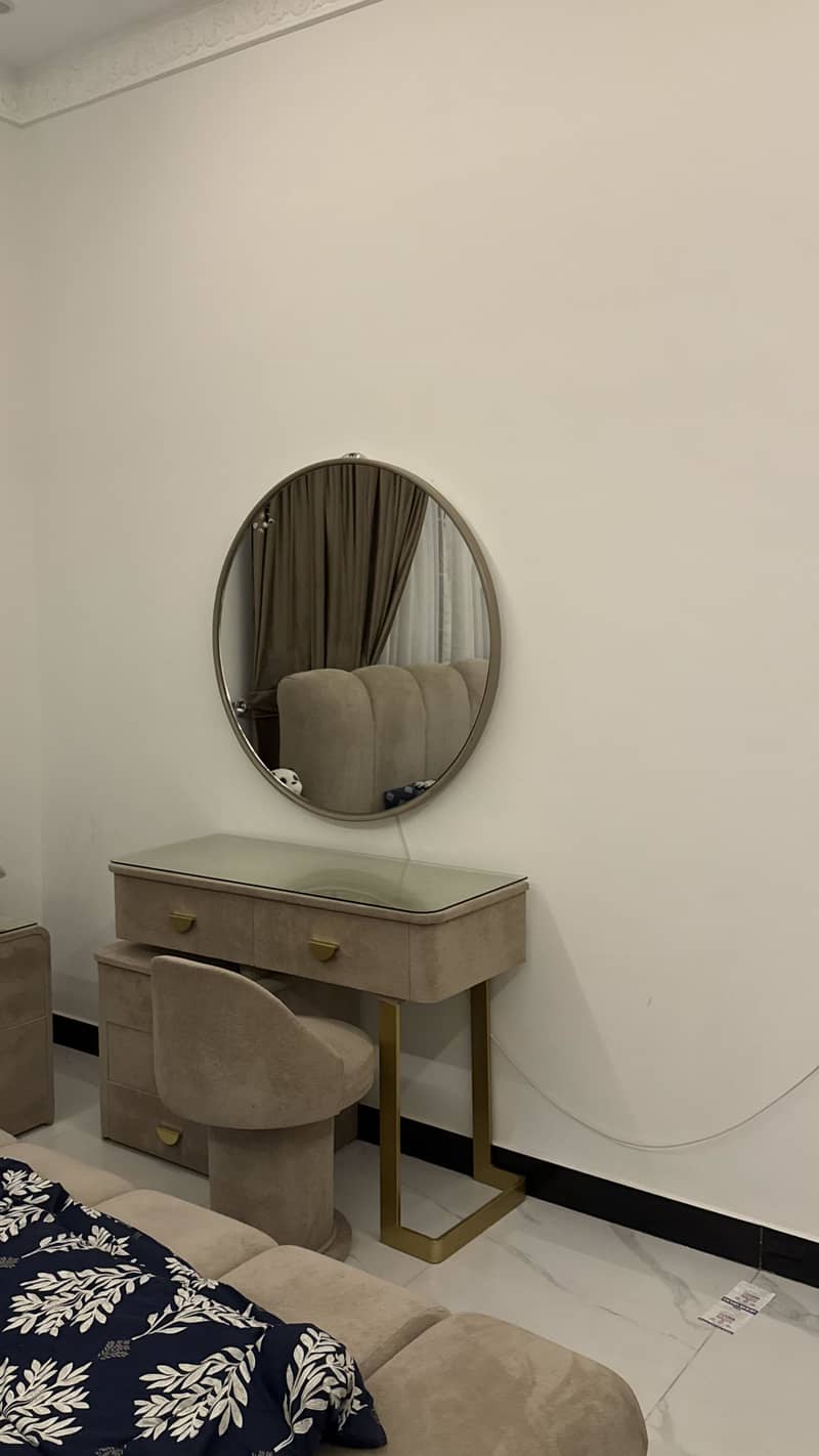 Bubble/Marshmallow Bed Set With Vanity 5