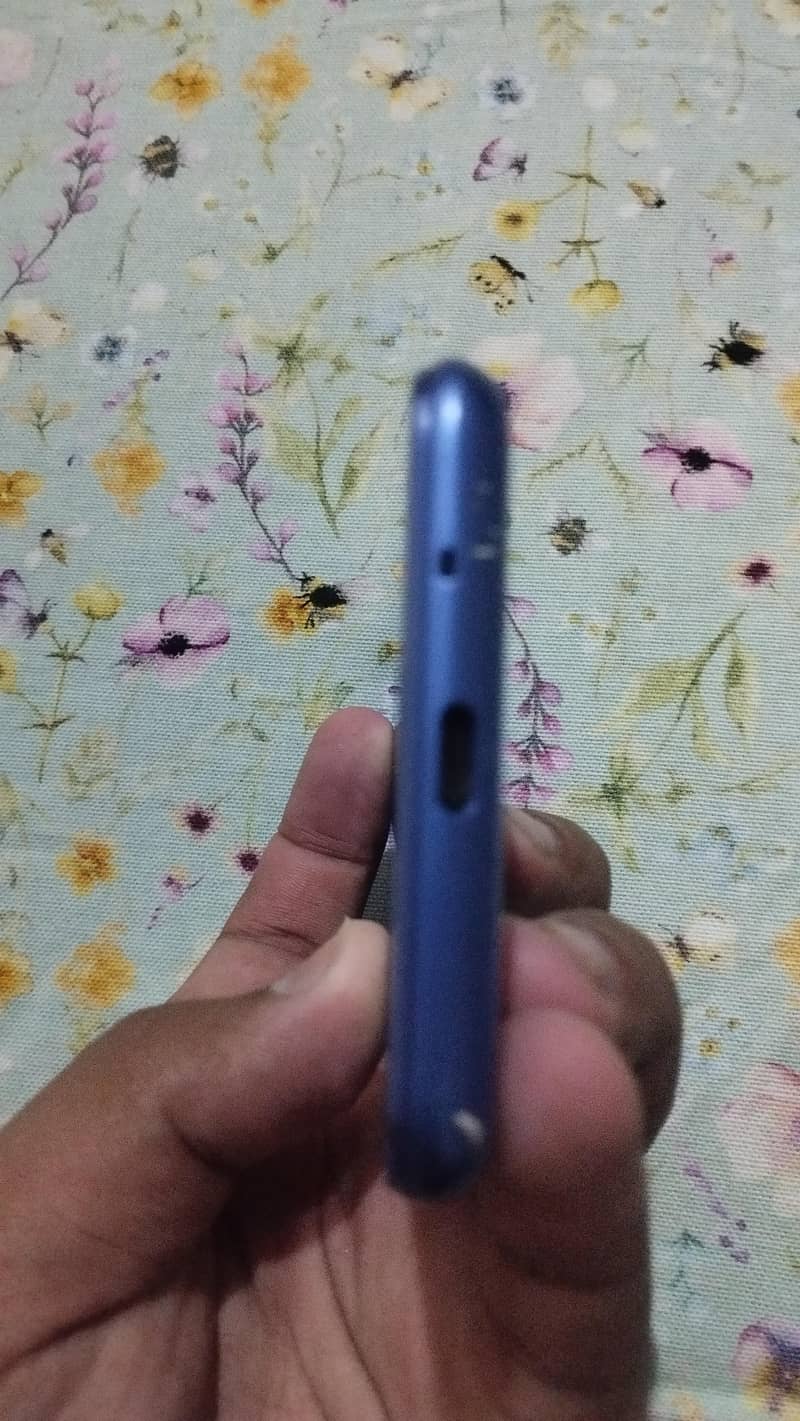 Sharp Android One 3 GB 32 GB 3