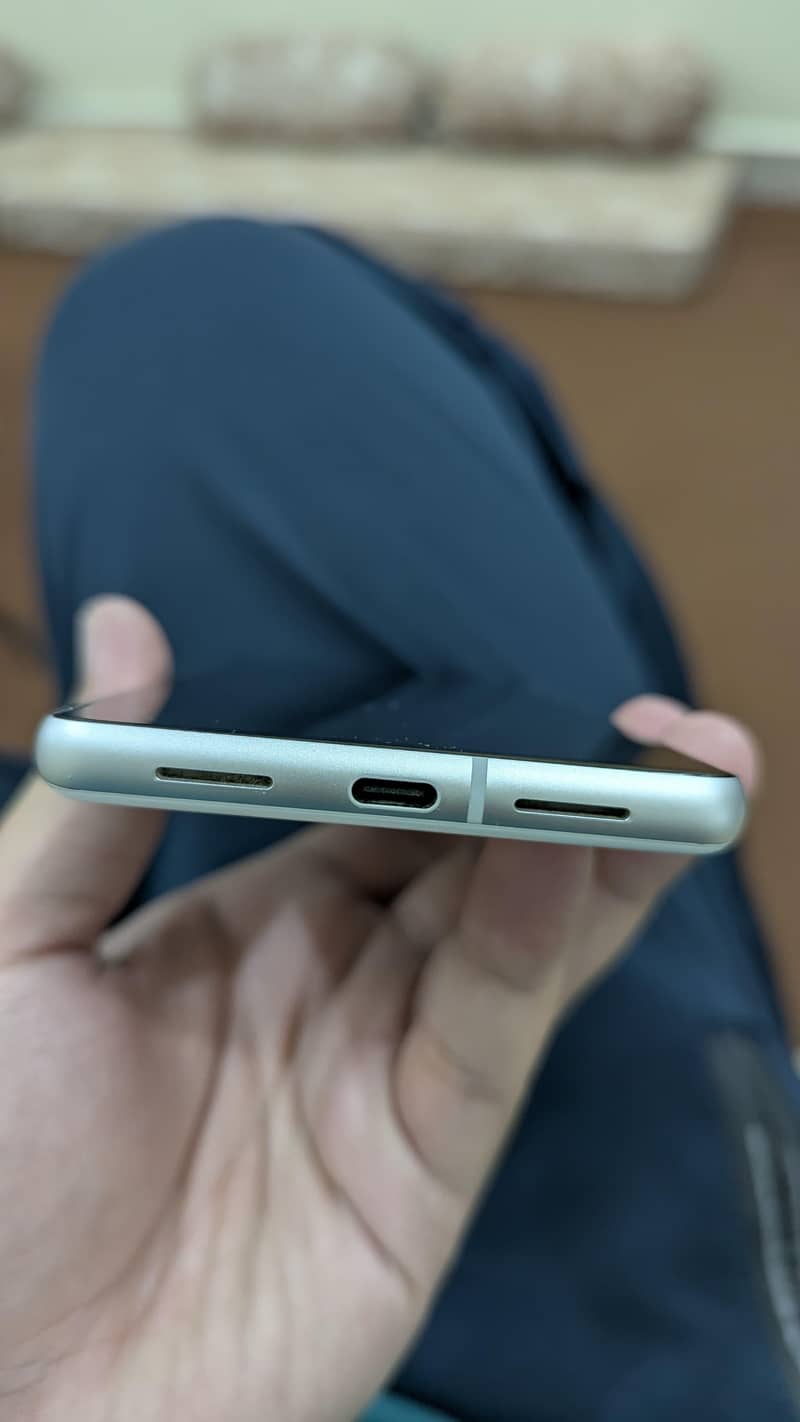Google Pixel 7 4