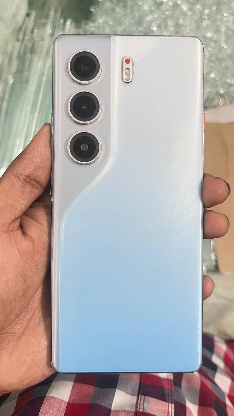 Tecno CAMON 40 Pro 0