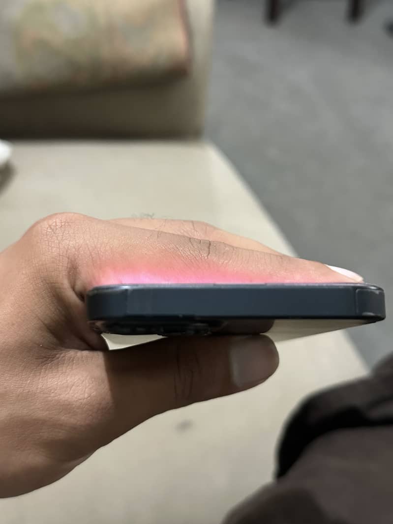 Apple iPhone 13 5