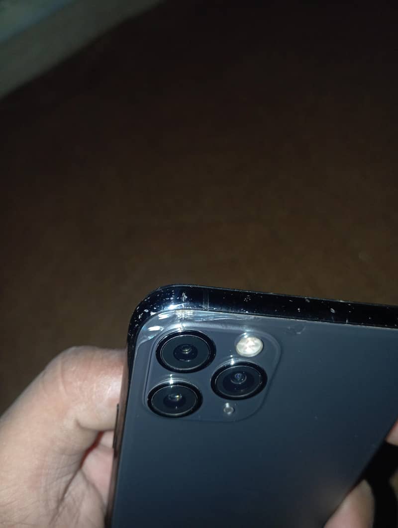 Apple iPhone 11 Pro 4