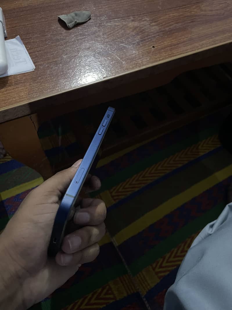 Apple iPhone 12 1
