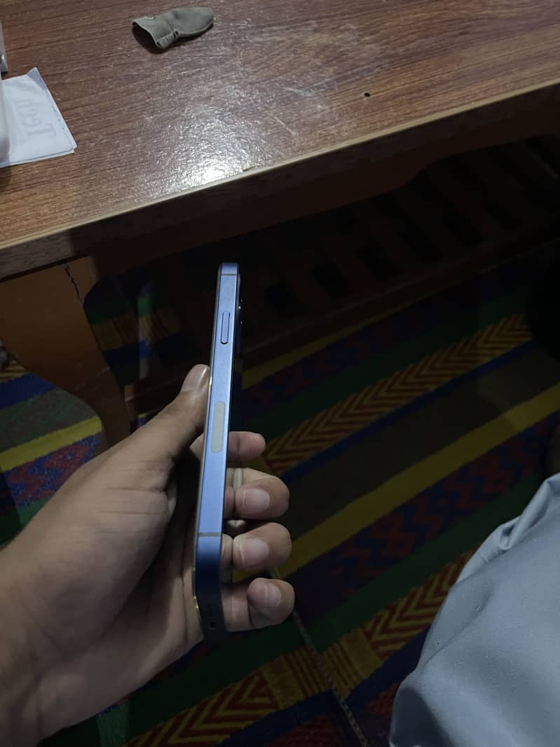 Apple iPhone 12 3