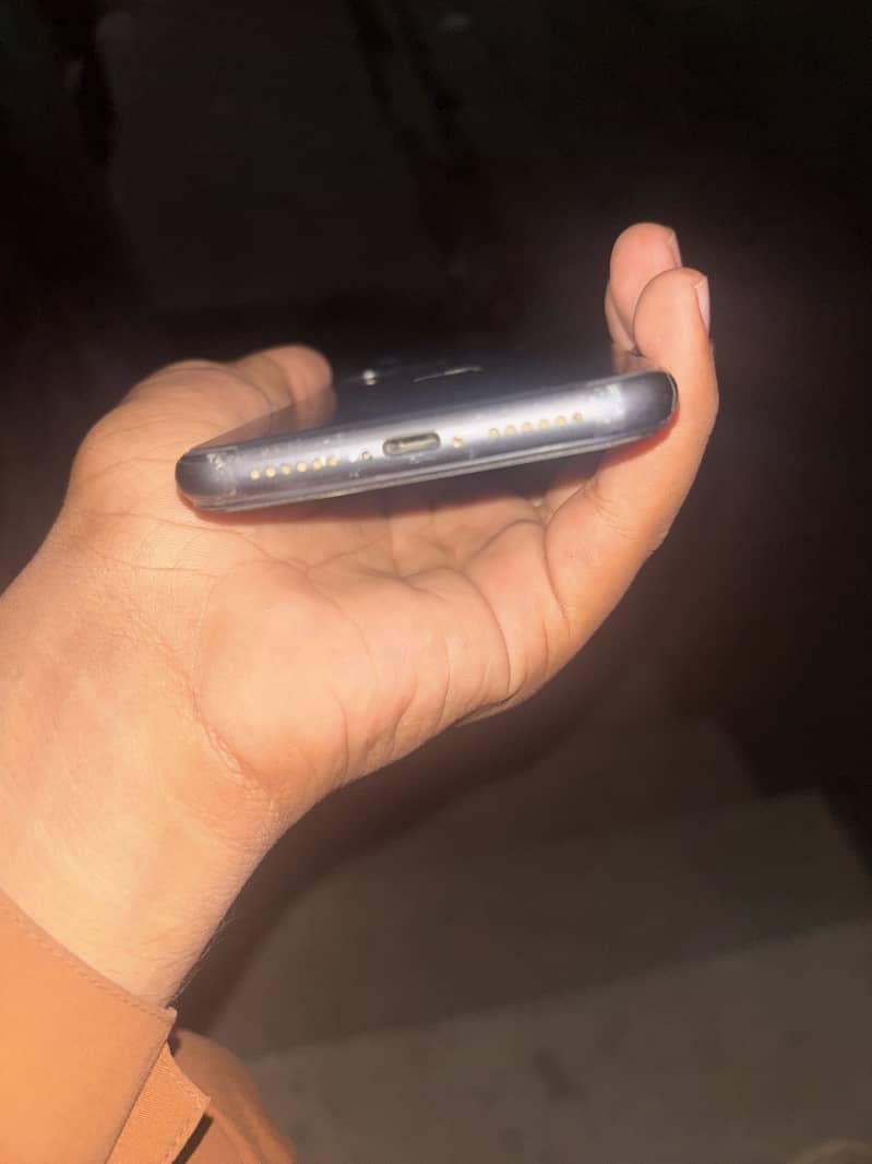 Apple iPhone 11 0