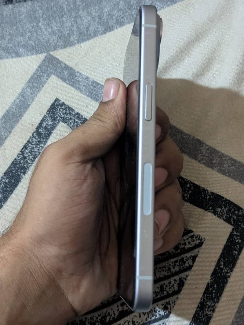iPhone 15 2