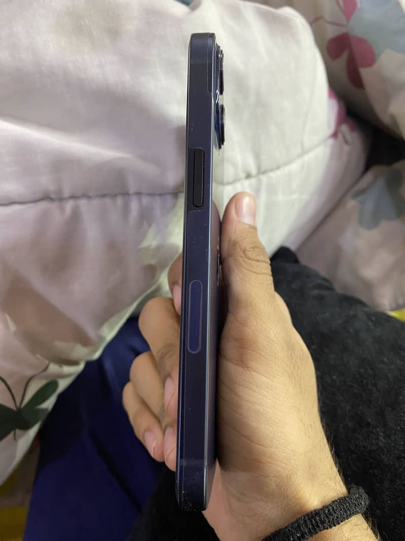 Apple iPhone 13 5