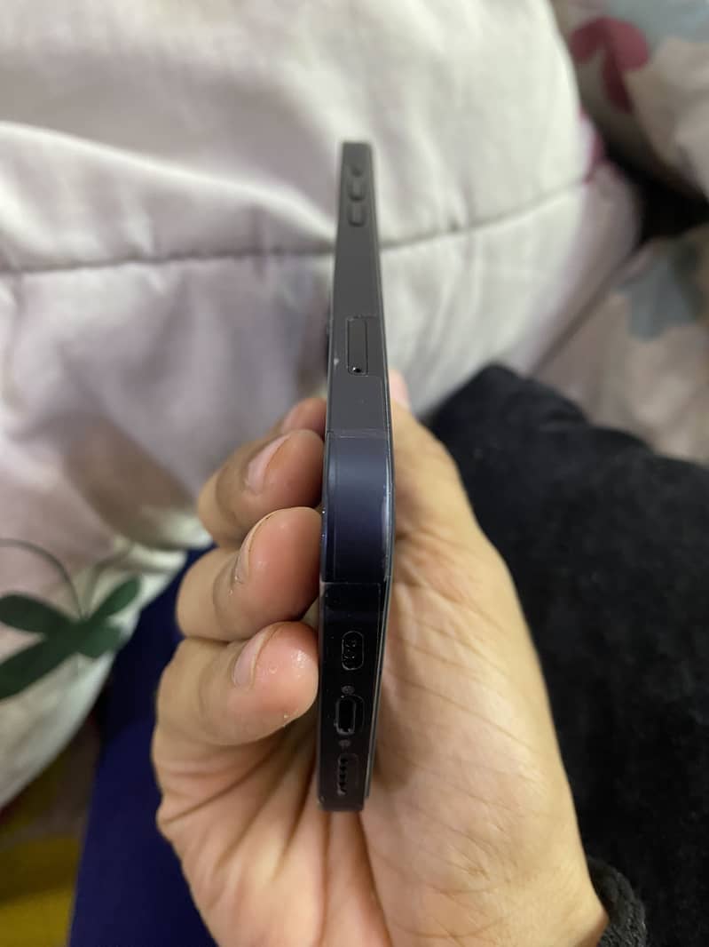 Apple iPhone 13 8