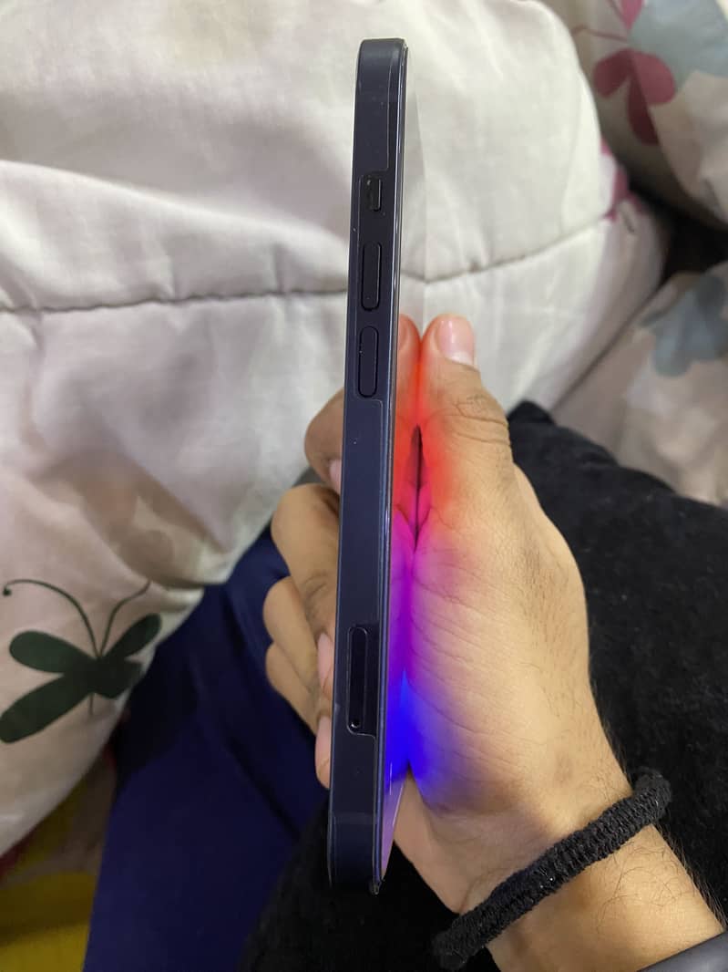 Apple iPhone 13 9
