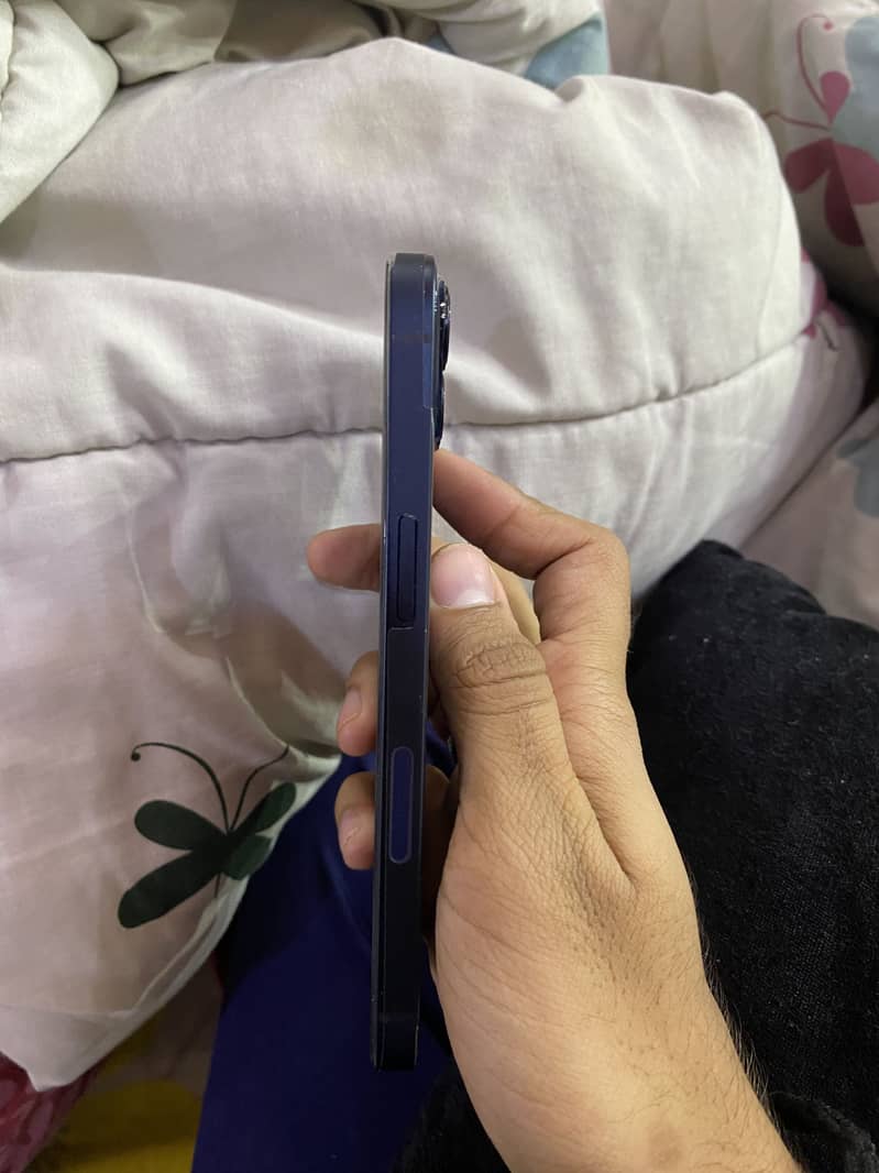 Apple iPhone 13 13