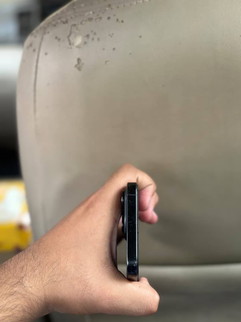 Apple iPhone 16 Pro Max 1