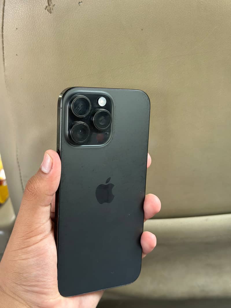 Apple iPhone 16 Pro Max 3