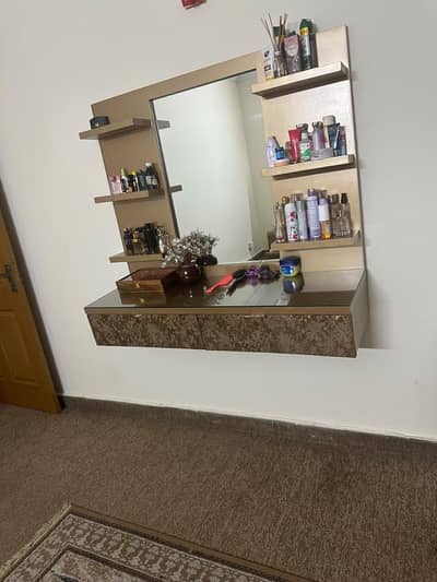 Dressing table with Large Mirror & Storage