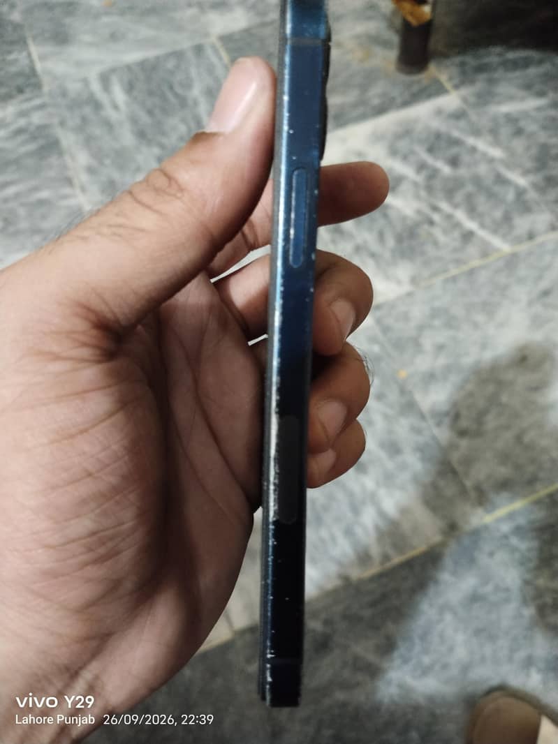 Apple iPhone 12 4