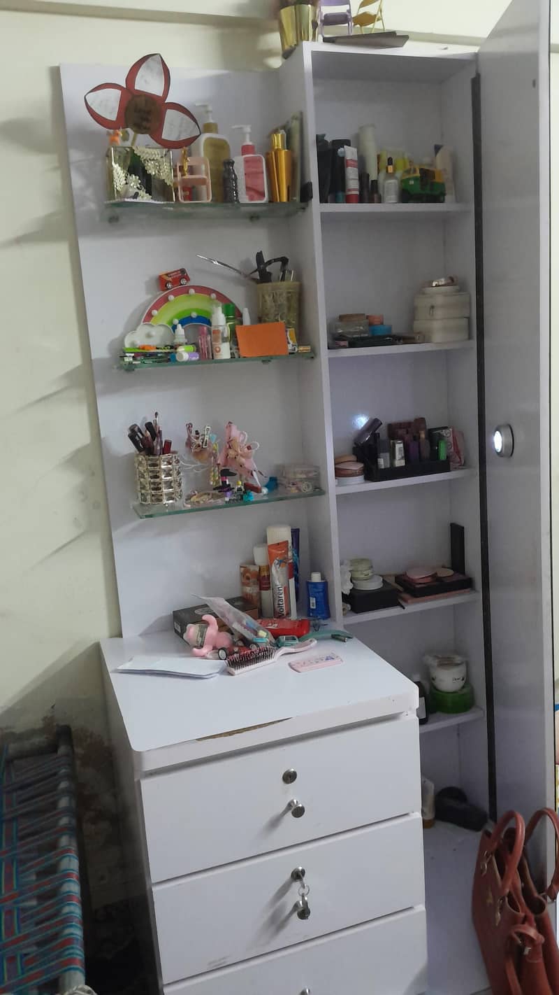 dressing table/ vanity table 1