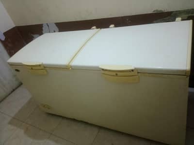 waves ka freezer hy good condition