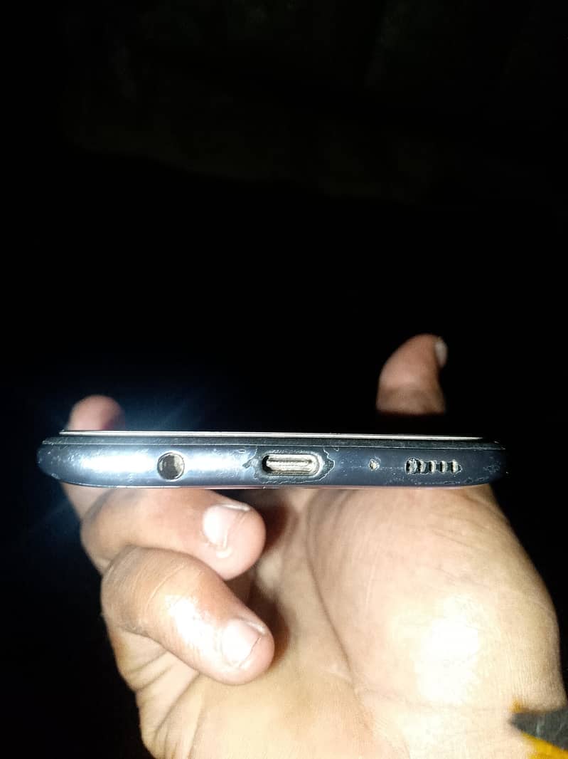 Samsung Mobile A70 1