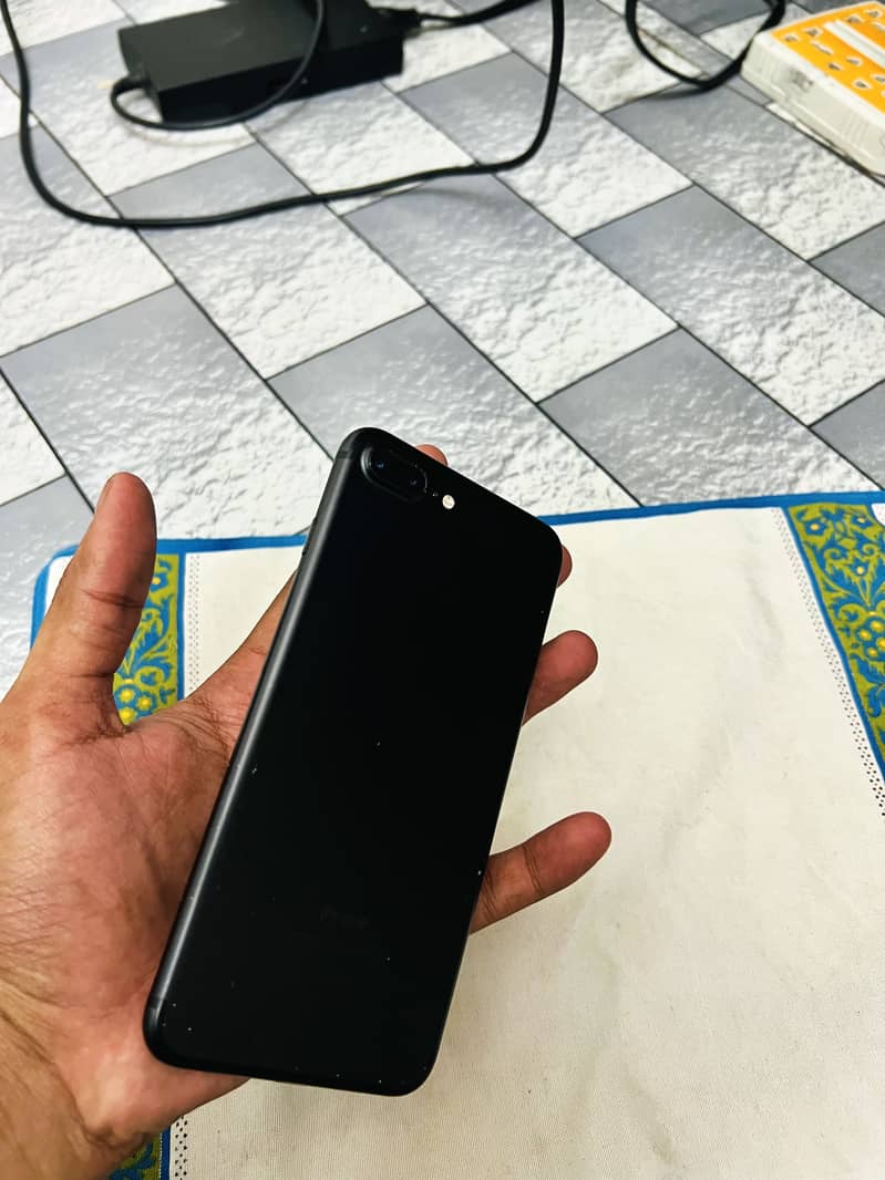 Apple iPhone 7 Plus 0