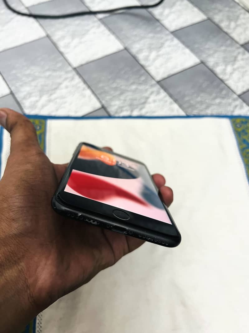 Apple iPhone 7 Plus 2