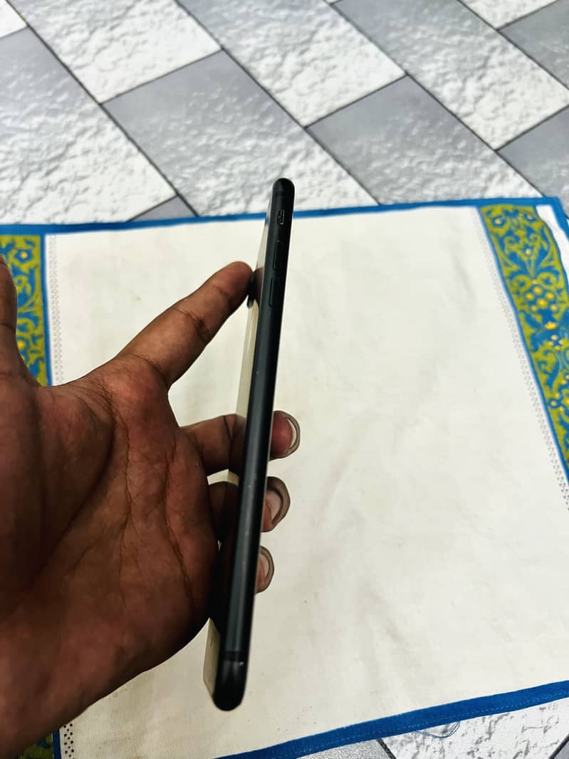 Apple iPhone 7 Plus 4
