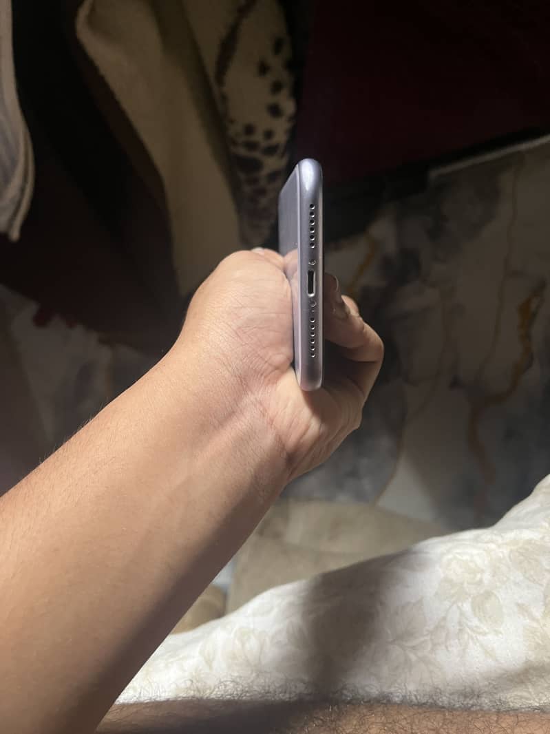 Apple iPhone 11 7