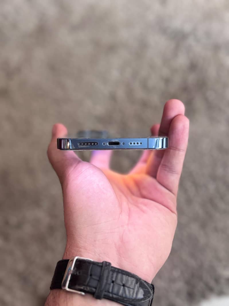 Apple iPhone 13 Pro Max 4